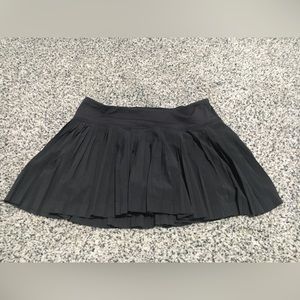 Lululemon Size 6 Black Pleated Tennis or Golf Skirt Skort